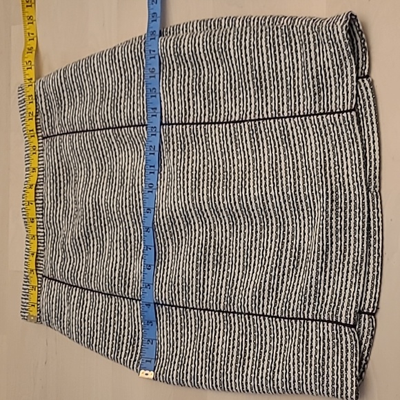 NWOT H&M Tweed Feel Black and White Pencil Skirt with Gold Zipper - Picture 9 of 15